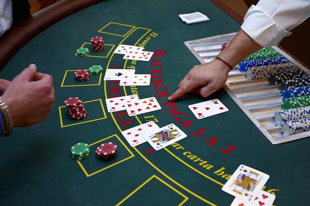 Pokerin alkuperästä on erilaisia teorioita